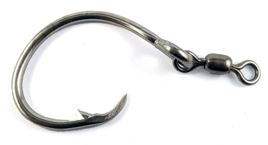 Digital image of 9/0, 12/0, and 15/0 Mustad 39660D circle hooks used to